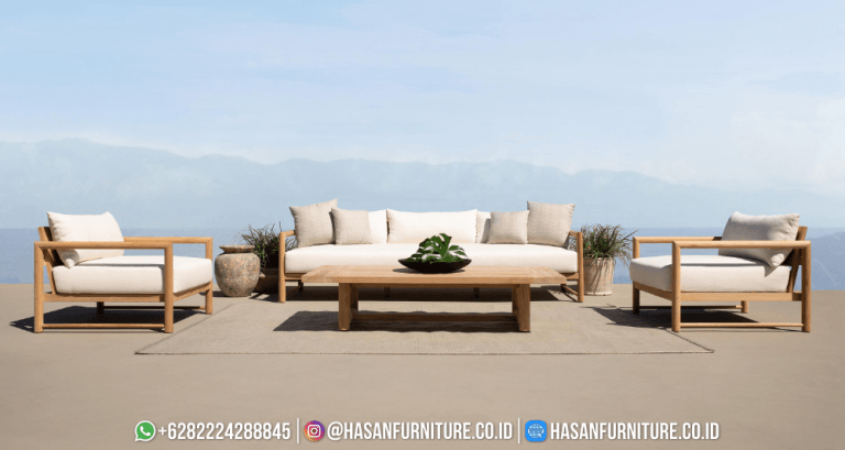Sofa 2 dudukan seri Breeze dari kayu jati solid dengan bantal putih krem untuk teras dan balkon modern