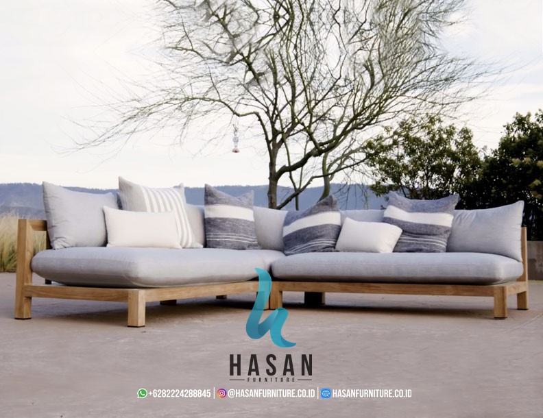 Inspirasi Penataan Sofa Jati Minimalis Tanpa Lengan di Area Kolam Renang