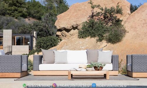 Close-up bantal duduk abu-abu dan anyaman rotan sintetis pada Malabar sofa outdoor jati