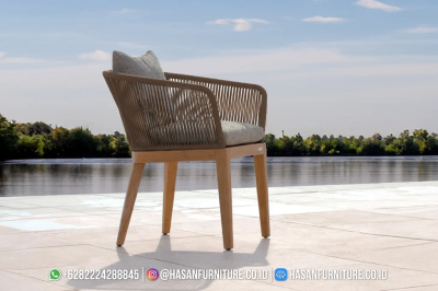 Dining chair jati Avalon digunakan di ruang makan outdoor minimalis