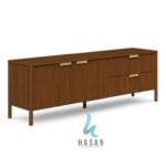 Tampilan sudut miring Sideboard Walnut Fluted Minimalis menunjukkan detail material kayu jati walnut