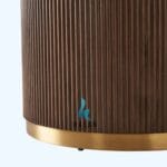 Aksen emas gold brass pada bagian bawah kaki pedestal meja makan