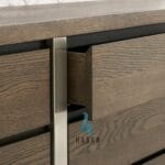 Close up sambungan pilar stainless steel pada laci kayu jati