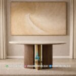 Desain interior ruang makan mewah dengan meja makan bundar