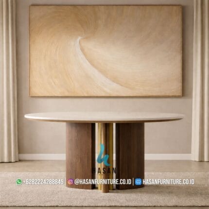 Desain interior ruang makan mewah dengan meja makan bundar