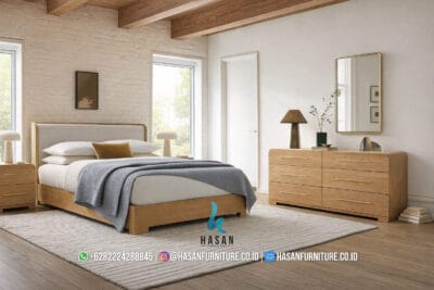 nterior kamar mewah dengan tempat tidur jati modern wingback, nakas, dan drawer Hasan Furniture.