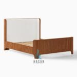 Bagian dalam ranjang jati yang menunjukkan konstruksi slat kayu penyangga kasur.