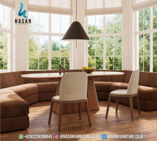 Inspirasi set ruang makan mewah dengan meja makan oval jati dan kursi krem