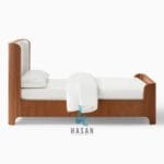 Ranjang jati modern tampak samping dengan detail kayu gerigi dan sandaran jok putih.